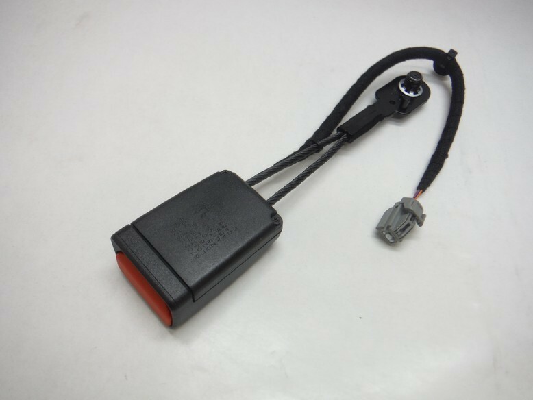 2014-2019 MASERATI GHIBLI SEAT BELT BUCKLE OEM 670016905