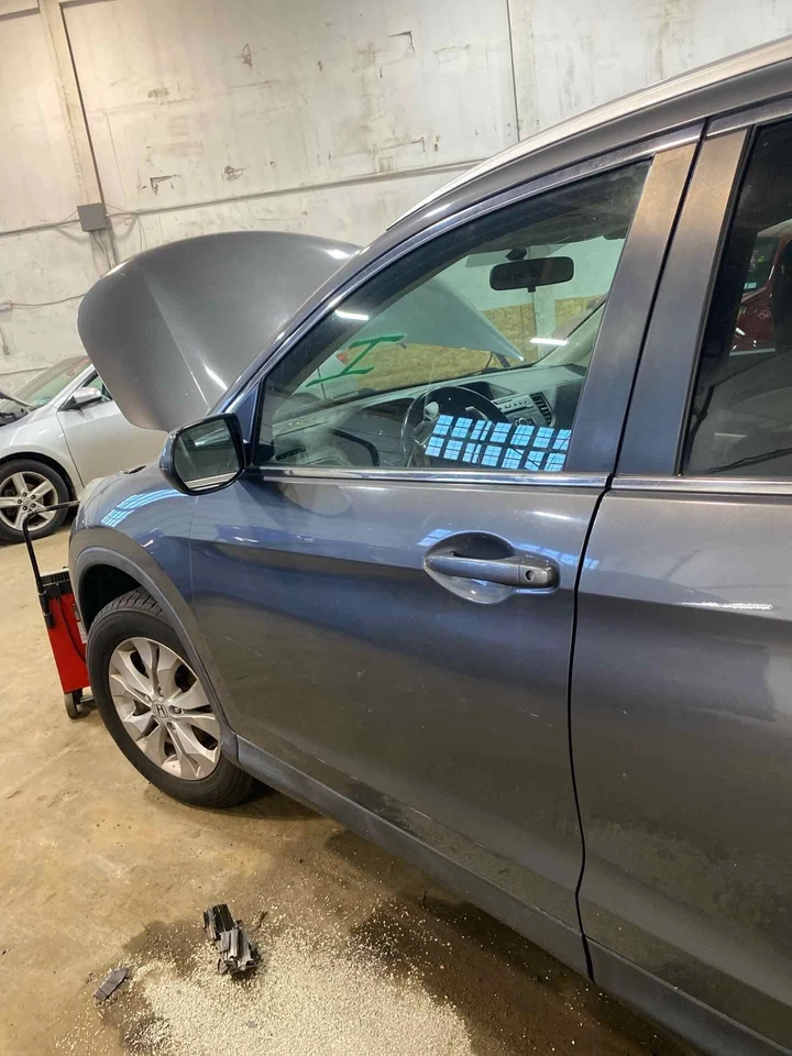 Used Front Left Door Assembly Front fits: 2014 Honda Cr-v electric w/security la - Image 3 of 4