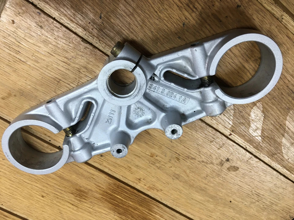 Ducati 900SS 750SS Fi Top Yugo Triple Abrazadera Plateado Foto 3 de 4