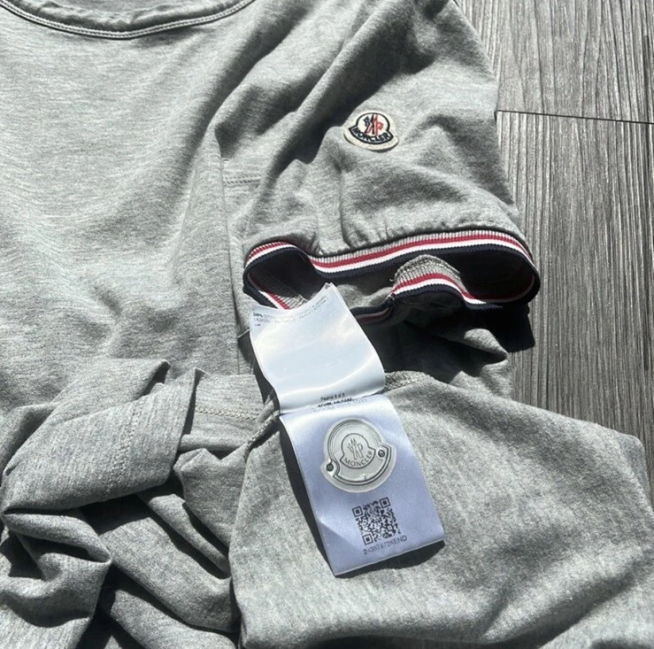 moncler t shirt medium