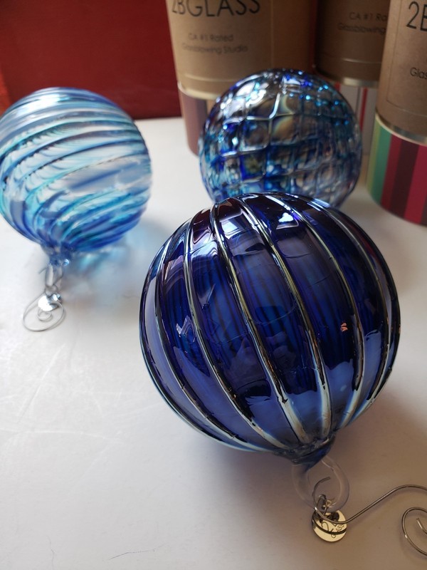 SET/3 2BGLASS STUDIO ORNAMENTS BLUE HAND BLOWN GLASS CHRISTMAS BALLS 4"...