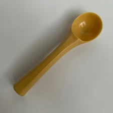 Vintage Rubbermaid Ice Cream Scoop #1910 Sturdy Plastic Country Yellow 80s Retro