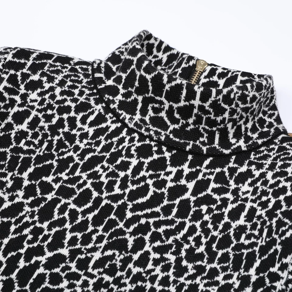 Vestido lápis curto fino feminino meia gola alta manga longa malha estampa de leopardo - Imagem 3 de 4