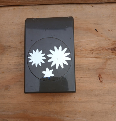 Stampin' Up Blossom Bunch Paper Punch Flowers Retired