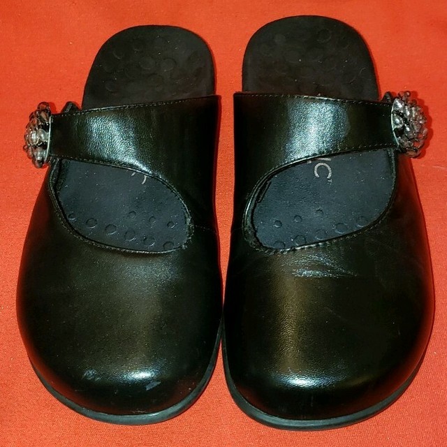 Vionic Joan Slide Mule MISMATCH Left 7M Right 6M Black Leather Beaded Accent for sale online