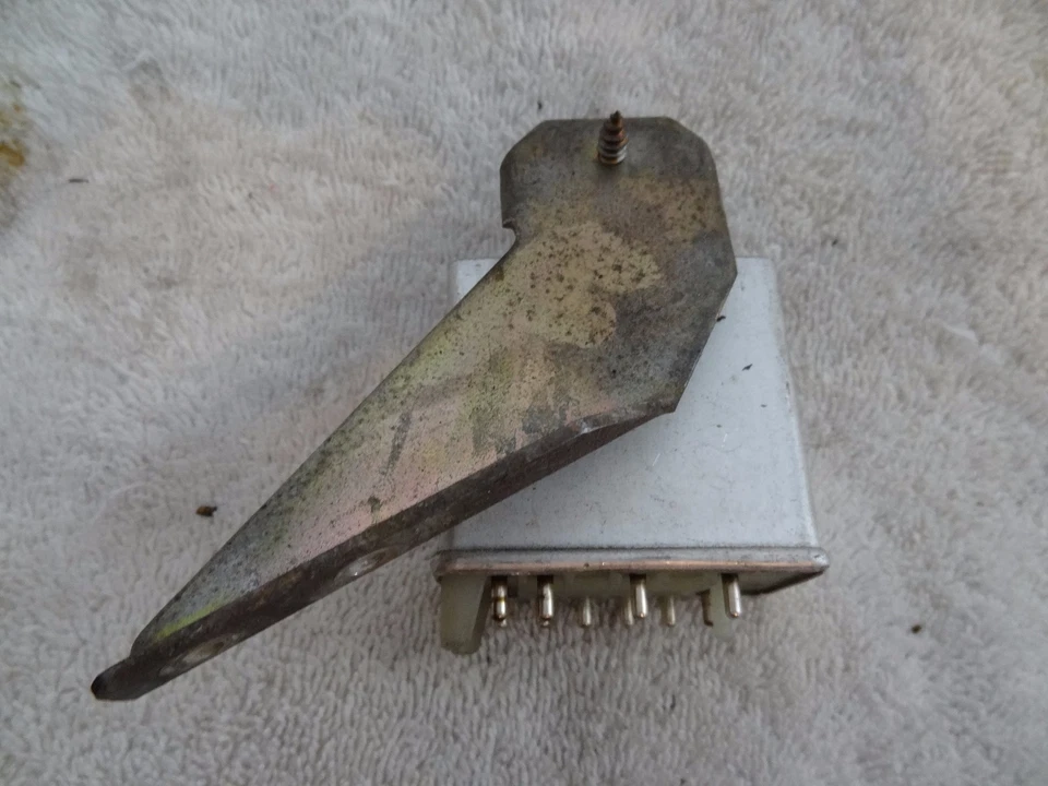 Relé de control de advertencia de cinturón de seguridad Mercedes Benz 280CE 001 545 52 32 W123 280 CE Foto 2 de 3