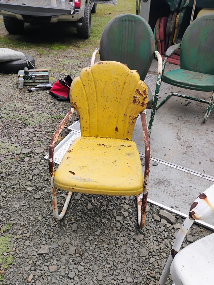 Juego de sillas Shellback vintage anteriores a la Segunda Guerra Mundial (2 sillas por pedido) Foto 4 de 4