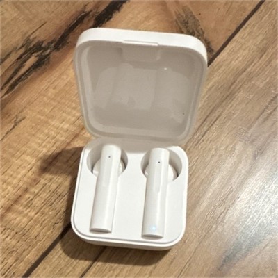 XIAOMI White Wireless Bluetooth In-Ear Earbuds with a charging case 