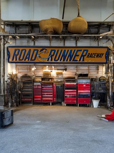ROAD RUNNER RACEWAY Insegna in metallo stradale in rilievo Mopar, muscle car, uomo grotta, - Foto 5 di 6
