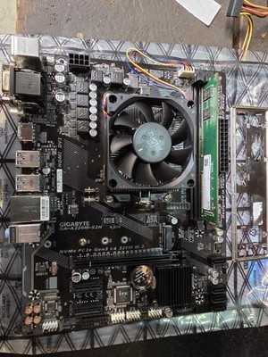 Gigabyte GA-A320M-S2H W/AMD A8-9600 CPU and 4gb DDR4