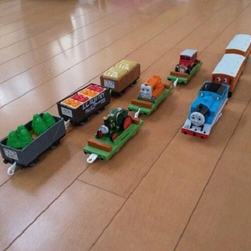 tomy thomas holiday set