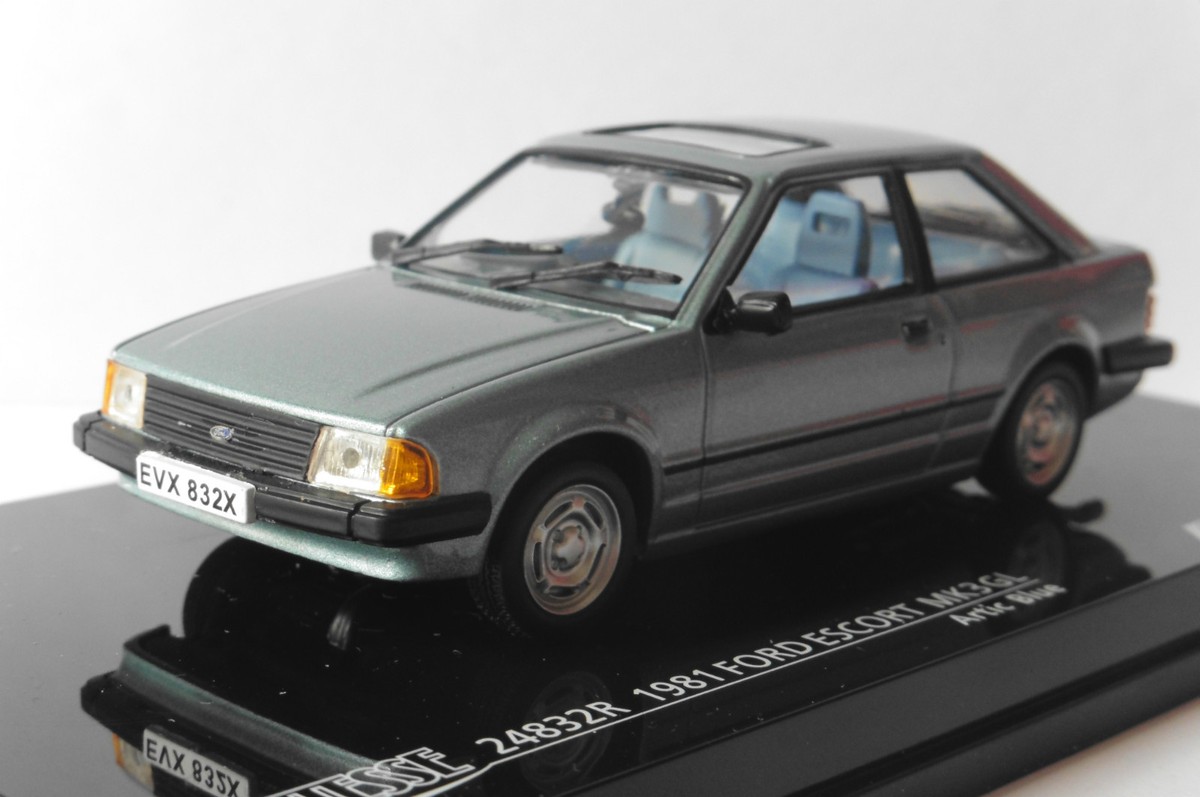 希少  マキシチャンプス1/43 フォード エスコート 1981 ブルー 希少 マキシチャンプス1/43 フォード エスコート 1981 ブルー