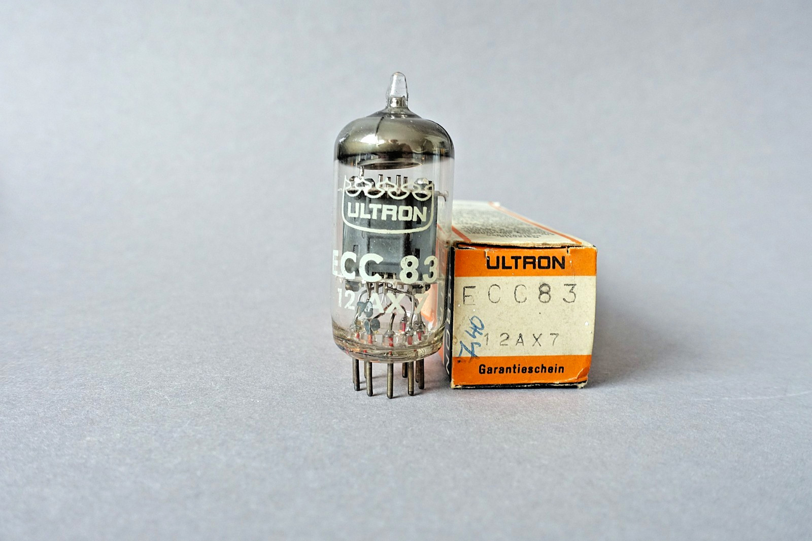 1 x BALANCED NOS ECC83, 12AX7, ULTRON, RIBBED PLATE, AMP TESTED, OWN BOX