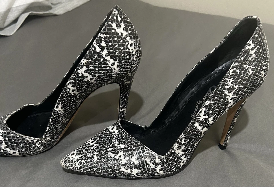 Alice and Olivia By Stacey Bendet Snakeskin Black and White High Heels Womens 38 - Image 4 of 4