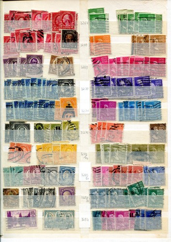 Albumseiten mit Briefmarken aus aller Welt