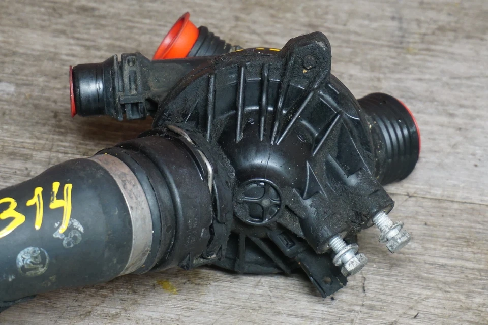 2007-2010 BMW X5 E70 3.0L L6 CAIXA DE TERMOSTATO LÍQUIDO DE ARREFECIMENTO A GÁS COM TUBO 100K FABRICANTE DE EQUIPAMENTO ORIGINAL* - Imagem 2 de 4