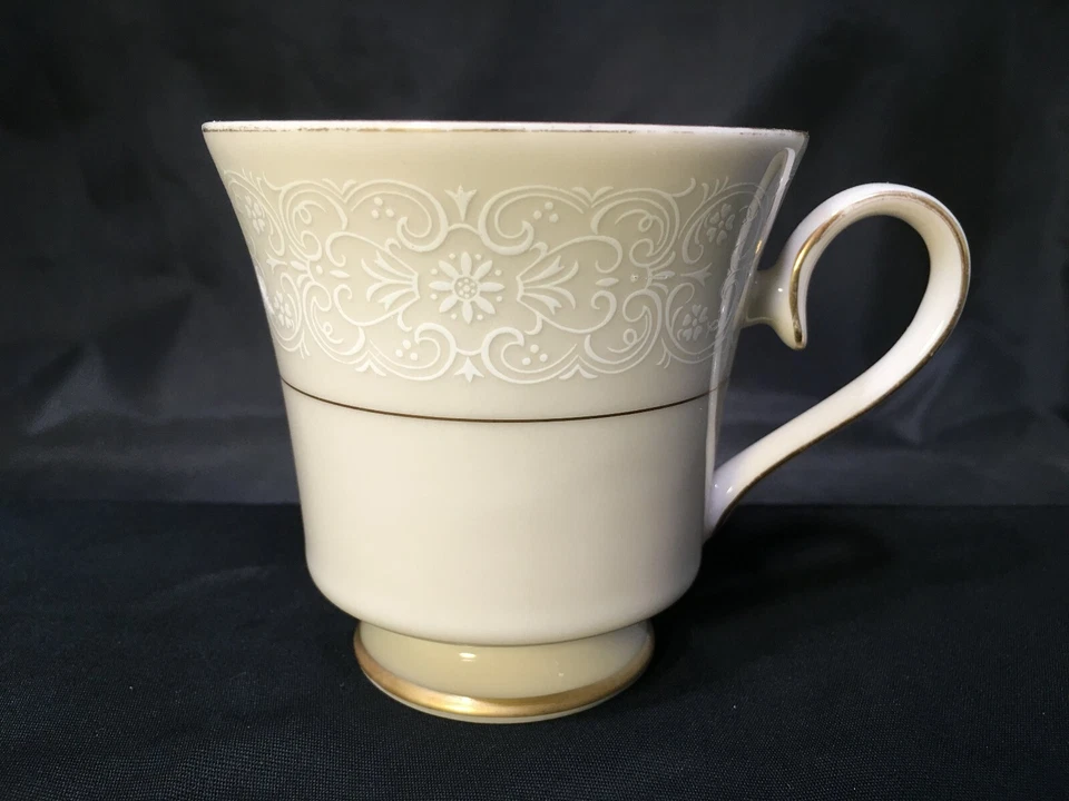 MIKASA ORGANZA IVORY CHINA COFFEE TEA CUP #G1025 JAPAN ELEGANT GOLD TRIM - Image 1 of 4