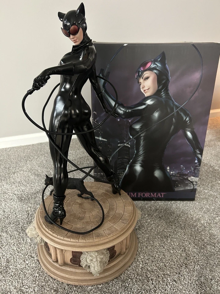 Estátua figura formato premium Sideshow DC Comics Catwoman / 4000 - Imagem 4 de 4