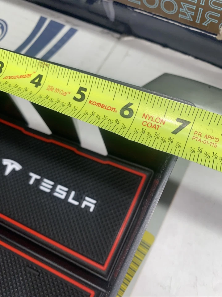 Bandeja de coche TESSLA con insertos de goma TESLA 11 5/8" X 6" X y 3/4 Foto 3 de 4