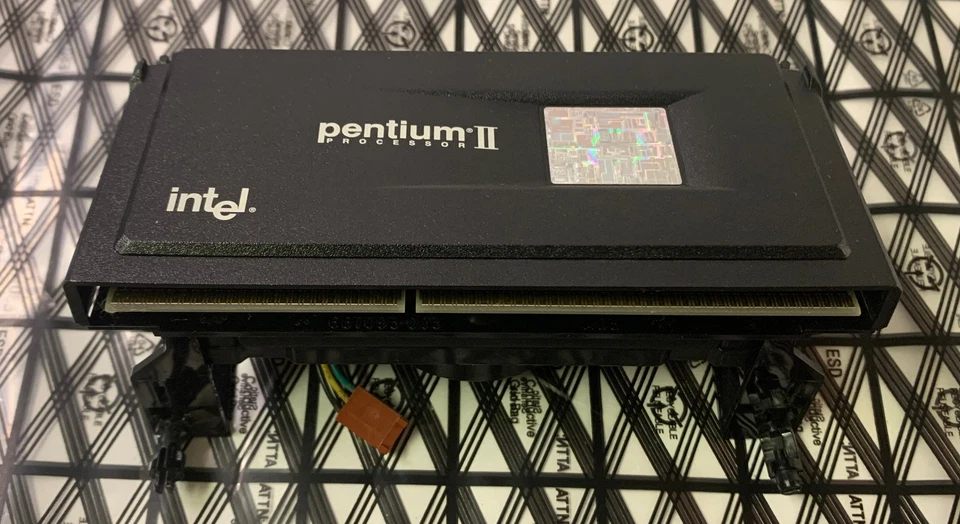 Intel Pentium II B80522P233512 SL2QA 233MHz CPU Processor - Image 2 of 4