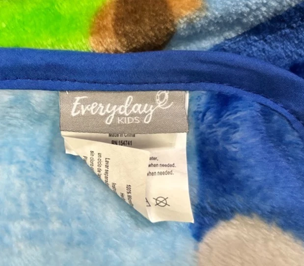 Manta para bebé dinosaurio a rayas azules Everyday Kids niño pequeño suave poliéster rugido NUEVO Foto 4 de 4