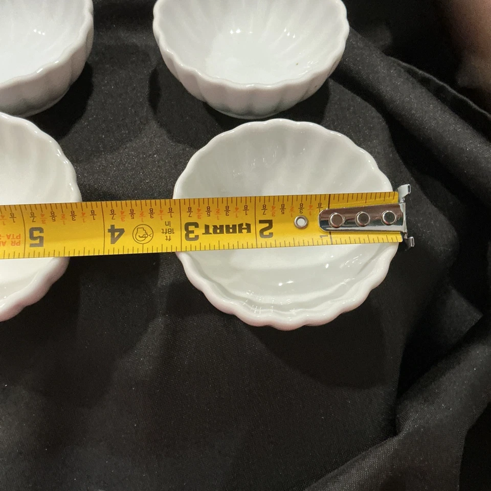 "Juego de 4 cuencos de inmersión de salsa festoneada de porcelana blanca Pier 1 Imports de 3""" Foto 2 de 4