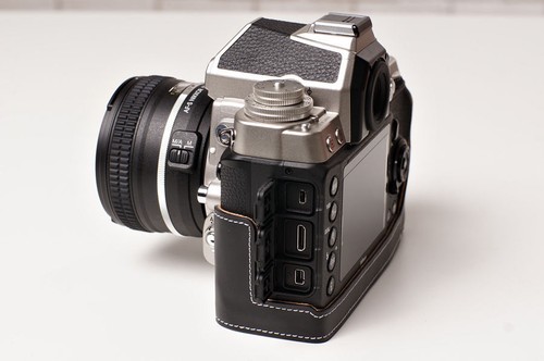 Funda protectora de cuero genuino con media cámara para Nikon DF parte inferior abierta negra - Imagen 6 de 9