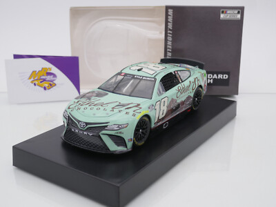 Lionel Racing C182223MEMKB # Toyota NASCAR 2022 Kyle Busch - M&M's Ethel M 1:24