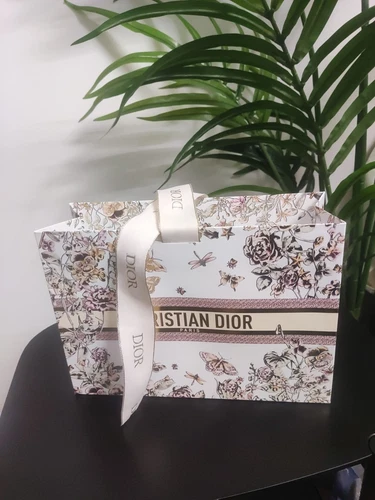 Sac cadeau fête des mères Dior 2025 édition limitée 245x175,5x88mm