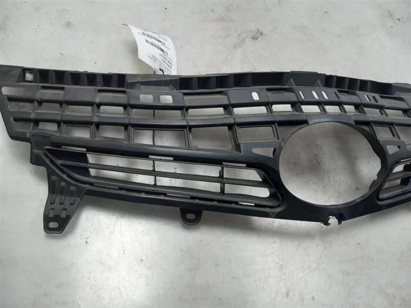 11-15 TOYOTA PRIUS PLUG-IN FRONT UPPER GRILLE - Image 2 of 4