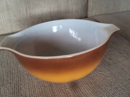 Vintage Pyrex Brown Mixing Bowl Nesting 442  1  1/2 qt   7.5"