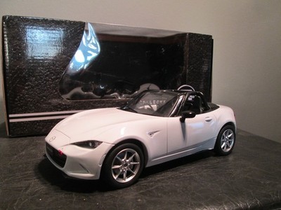 1 : 18 Mazda MX-5 Cabrio  Käfig   weiß/white limited Edition 1 of 180 Triple 9