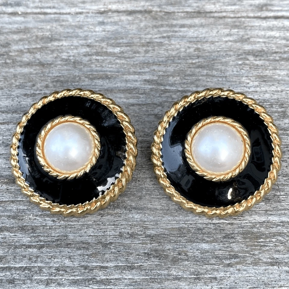 Pendientes vintage de oro Anne Klien con poste circular de perlas de imitación de esmalte negro. Usado en excelente estado! Foto 3 de 3