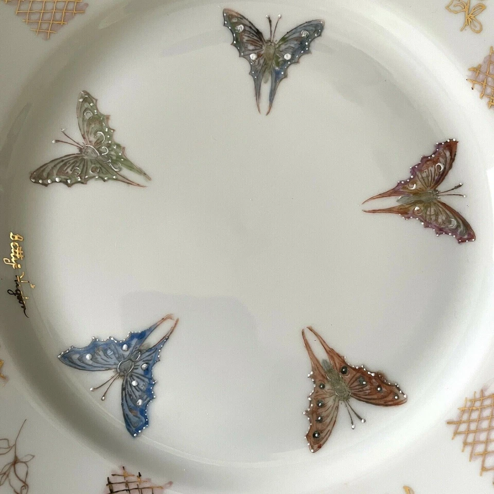 BAVARIAN HAND PAINTED PORCELAIN PLATE SIGNED BY BETTY HIGDON - Image 4 of 4