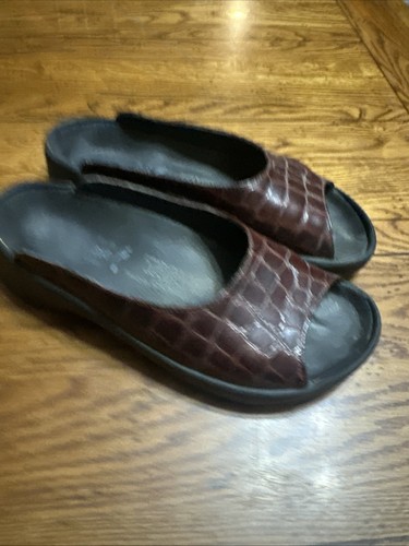 Tatami by Birkenstock Slip On Open Toe Leather Faux Croc Brown Sandal Mule 9 - Picture 3 of 9