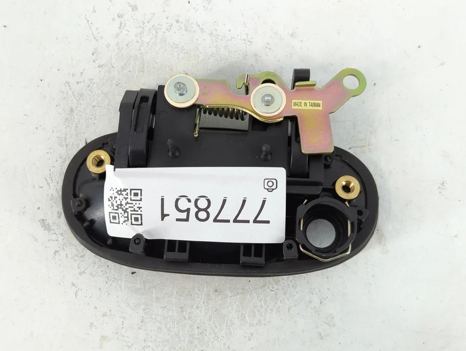 1997 Hyundai Accent Passenger Rear Right Door Handle Exterior Assembly JC89N - Image 4 of 4