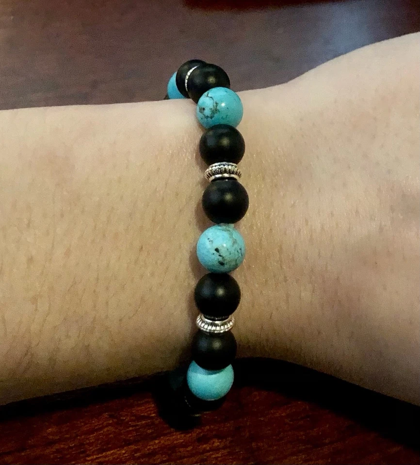 Natural stone blue howlite and black onyx bead bracelet - Image 2 of 4