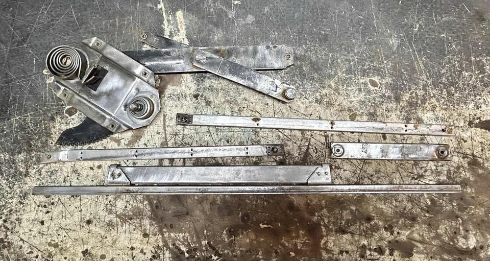 1955 - 1957 CHEVY & PONTIAC 4/D POST & WAGON L. REAR DOOR WINDOW REG. (USED) A+ - Image 2 of 4