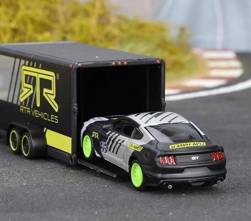 Maisto 1:64 2021 Ford Bronco SUV Trailer 2015 Mustang GT Diecast Model Car - Image 3 of 4