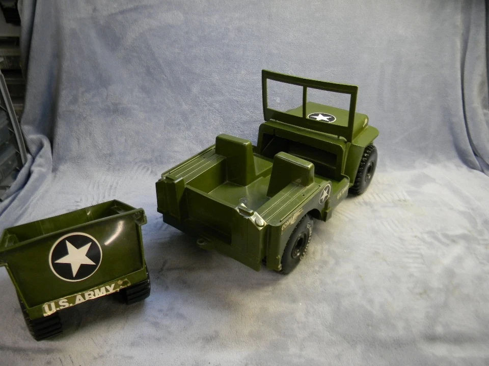 VINTAGE 1973 1/6 SCALE EMPIRE CAROLINA INC. U.S. ARMY O.D. GREEN JEEP W/TRAILER - Image 4 of 4