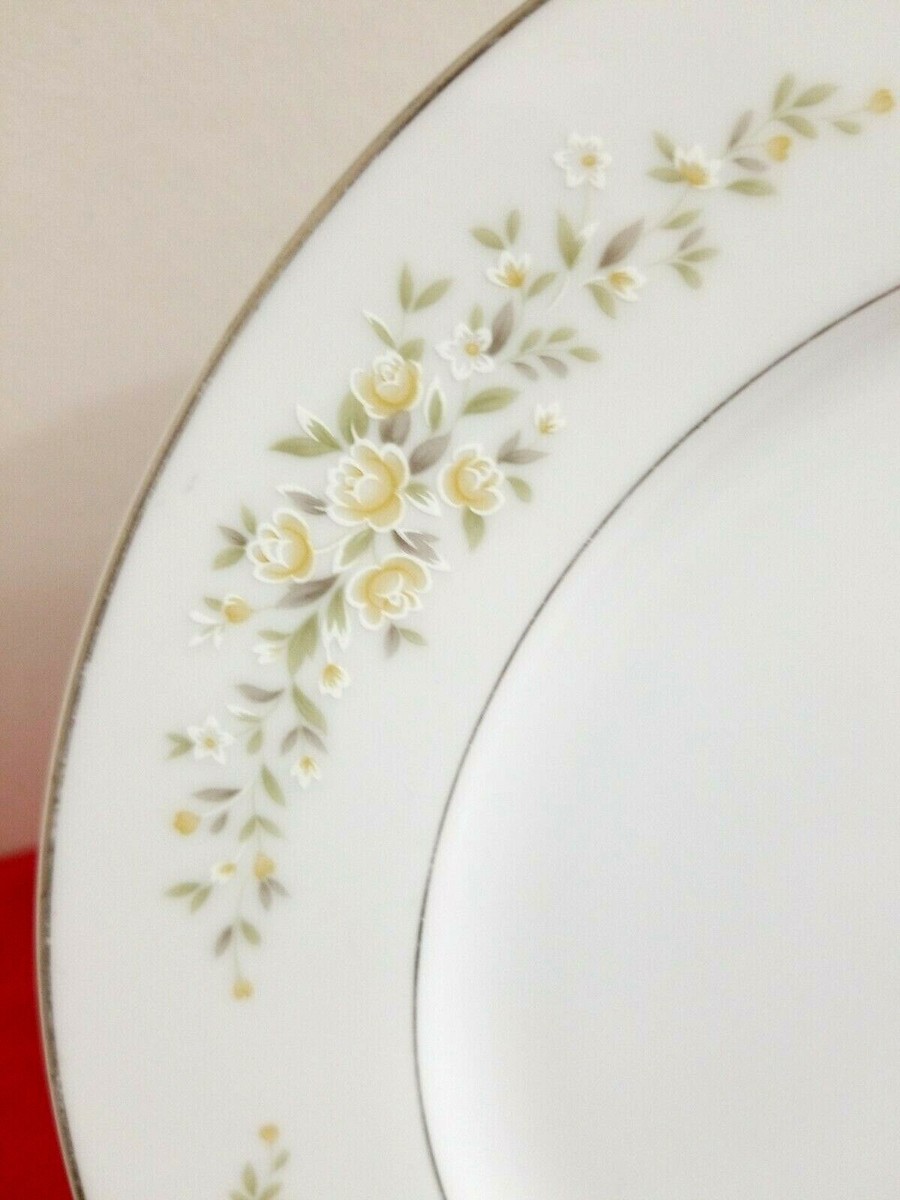 Crown Victoria Fine China Carolyn 10 3/8