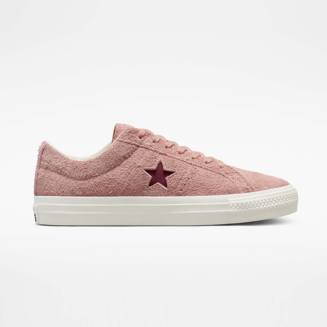 women converse one star