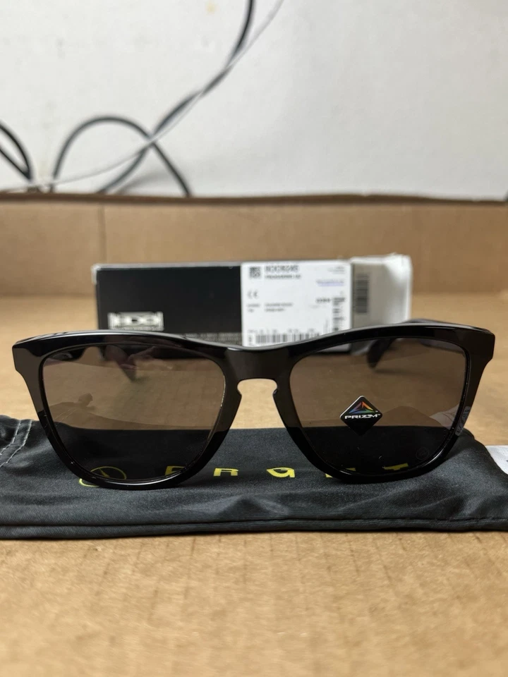 Oakley Frogskins X FRAGMENT AMARILLO NEGRO PRIZM G - Imagen 2 de 4