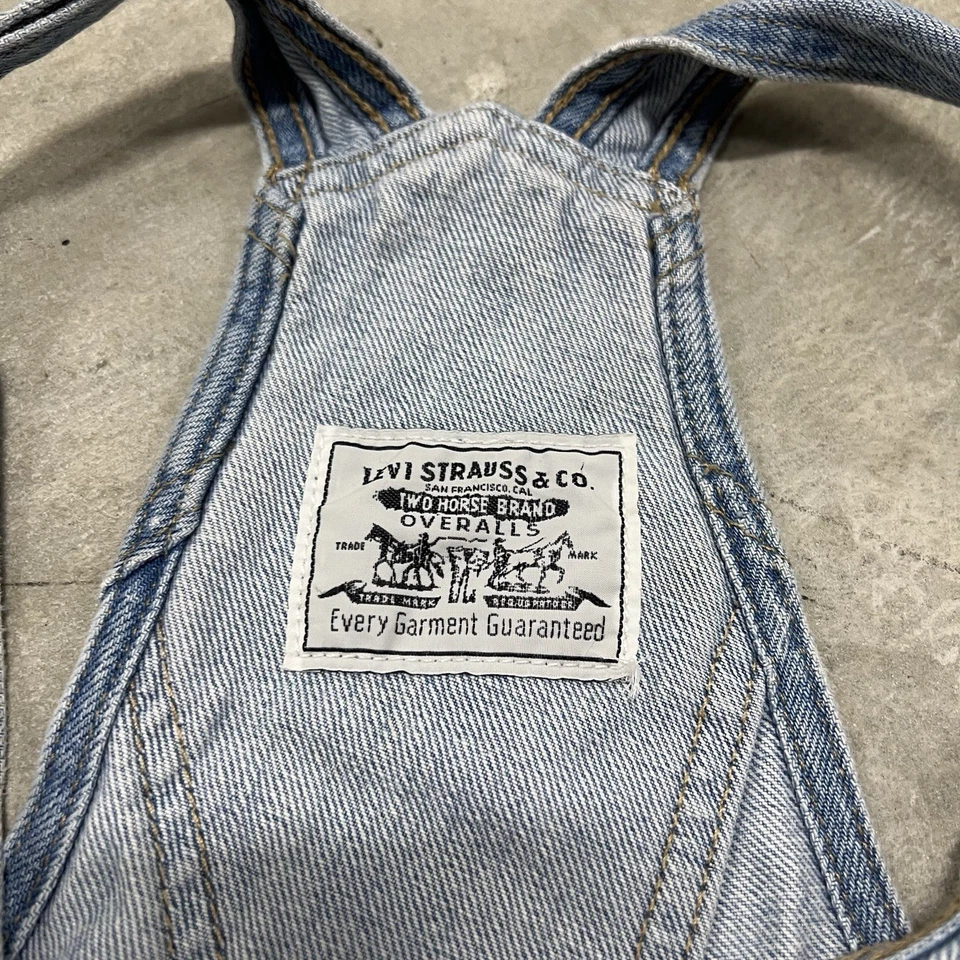 Levi Strauss & Co Overall Shorts Womens Size Large Cotton Denim Light/Med Wash - Image 3 of 4