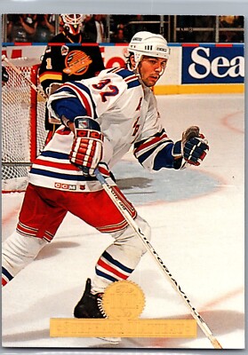 1994-95 Leaf Hockey - #32 Stephane Matteau