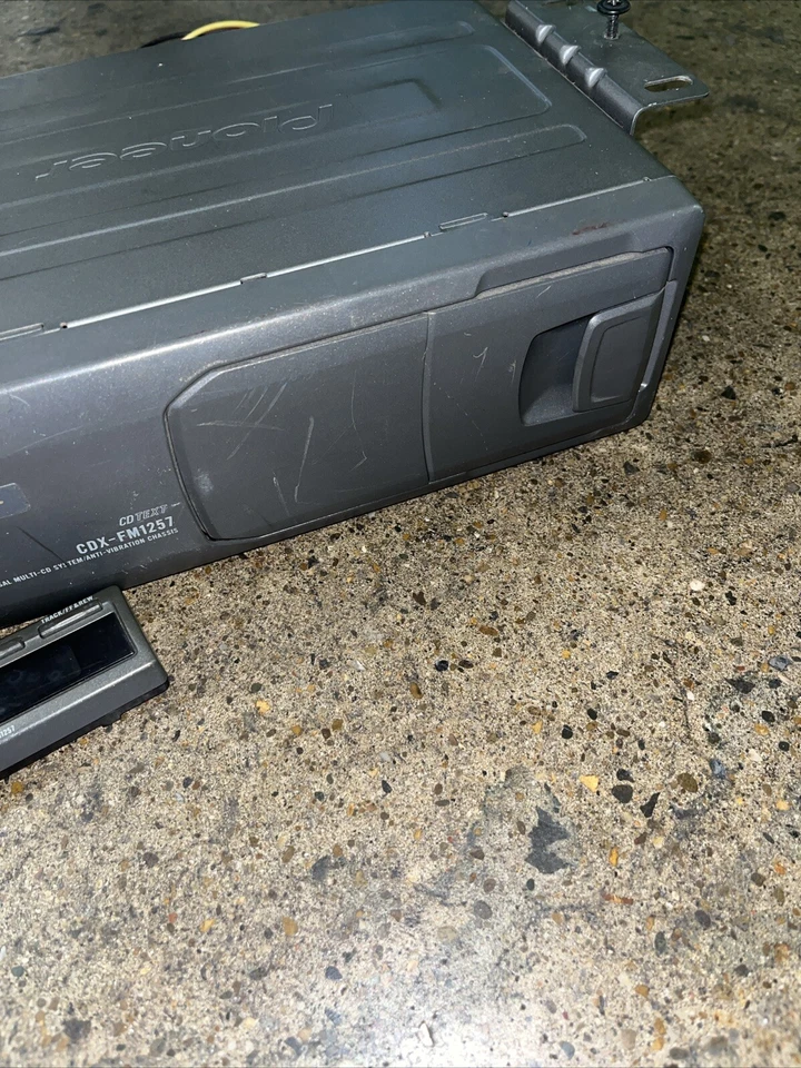 Pioneer 12 Disc Auto CD Player CDX-FM1257 OEM W/ Display See Pictures - Image 3 of 4