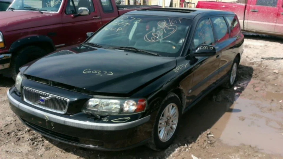 (LOCAL PICKUP ONLY) Front Bumper Station Wgn With Headlamp Wiper Fits 01-04 VOLV - Изображение 3 из 4