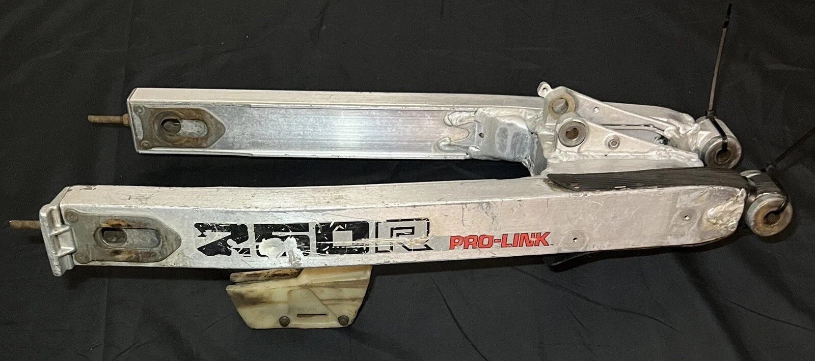 1983 83 Honda CR250 CR 250 Rear Suspension Shock Swingarm Swing Arm Assembly OEM