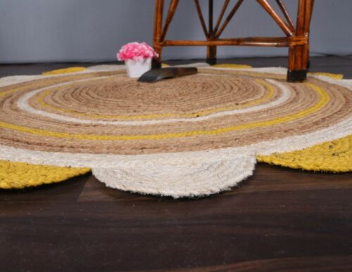 Handmade Braided Natural Pure Jute with Yellow Design Scalloped Round Rug - Picture 2 of 5