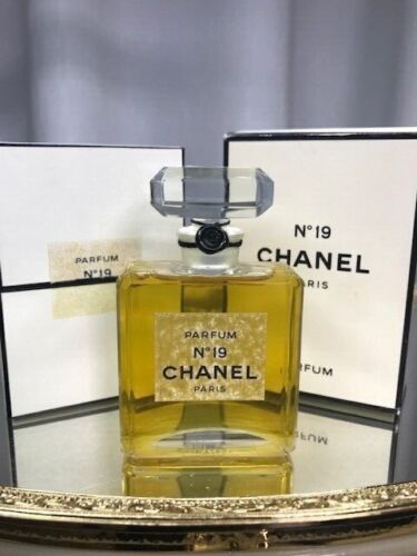 Chanel No 19 pure parfum 28 ml. Vintage 1970 edition. Sealed